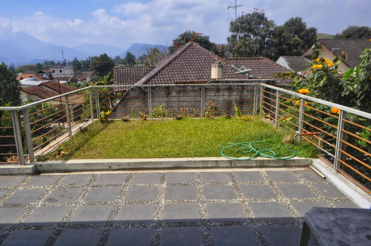 Dallil Putra Villa Lembang Exterior foto