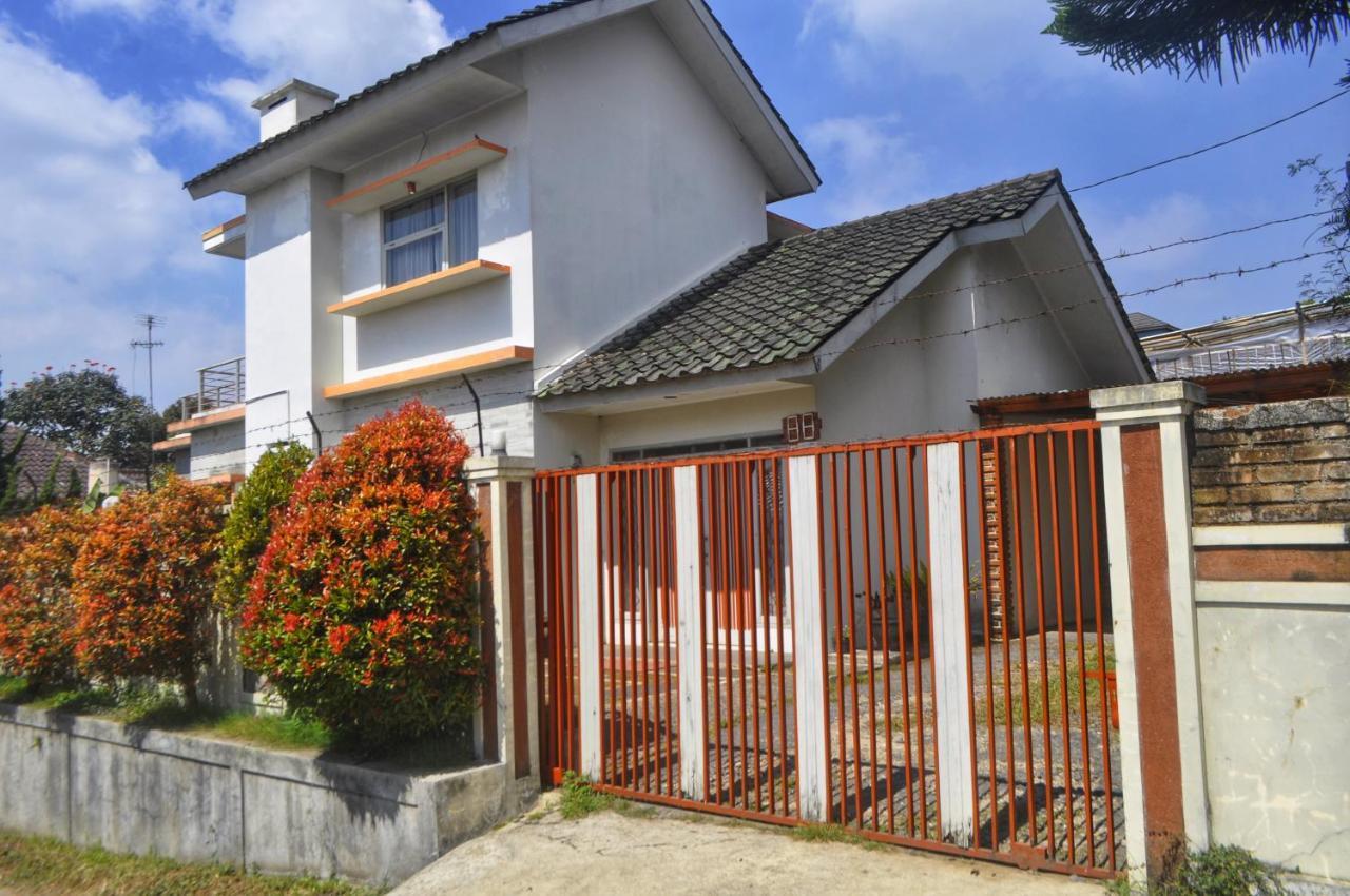 Dallil Putra Villa Lembang Exterior foto